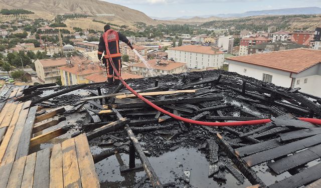 Malatya'da korkutan çatı yangını