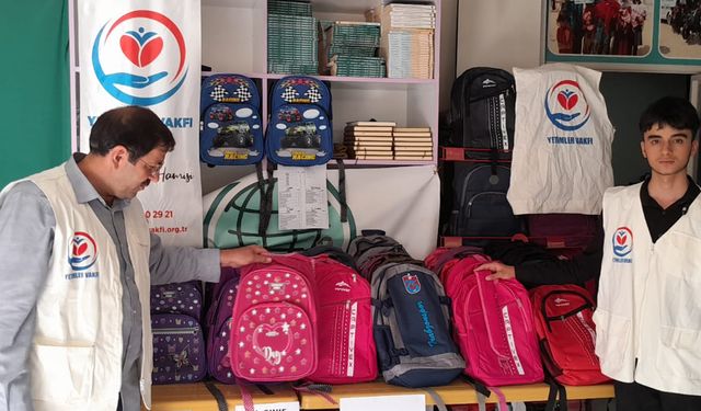 Yetimler Vakfı'ndan Malatya'da öğrencilere kırtasiye desteği