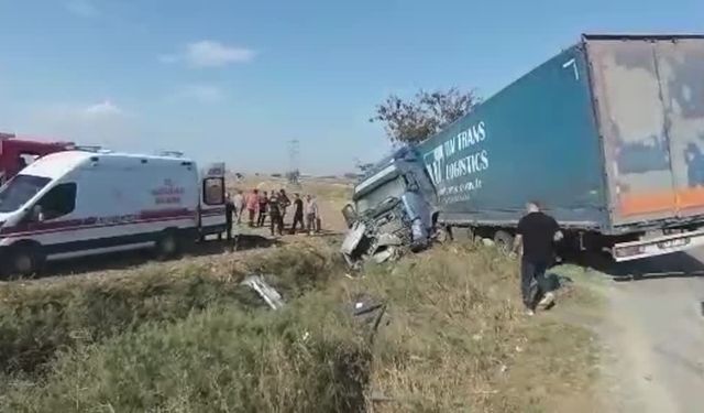 Adana’da tırla çarpışan otomobil sürücüsü hayatını kaybetti