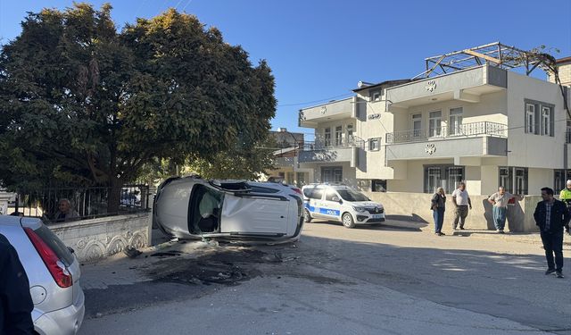 Adıyaman'da okul servisi ile otomobil çarpıştı: 12 yaralı