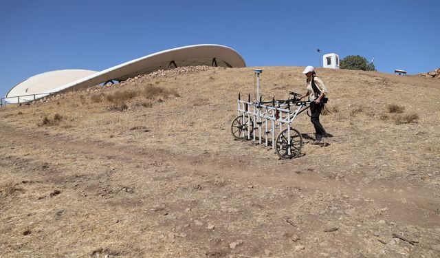 Göbeklitepe'de konut olduğu değerlendirilen yeni yapıların izleri tespit edildi