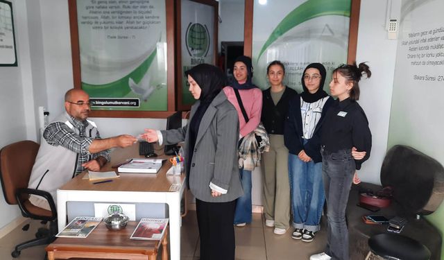 Bingöl'de liseli öğrencilerden Gazze bağışı