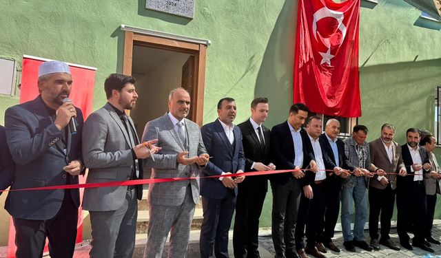 Depremin vurduğu Malatya'da bir cami daha ibadete açıldı
