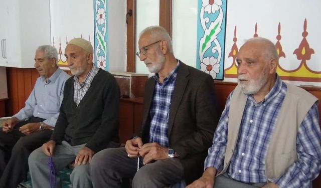 Evlerin bereketi yaşlılardan gençlere öğütler: Anne babaların yeri huzur evi değil, başınızın üstüdür!