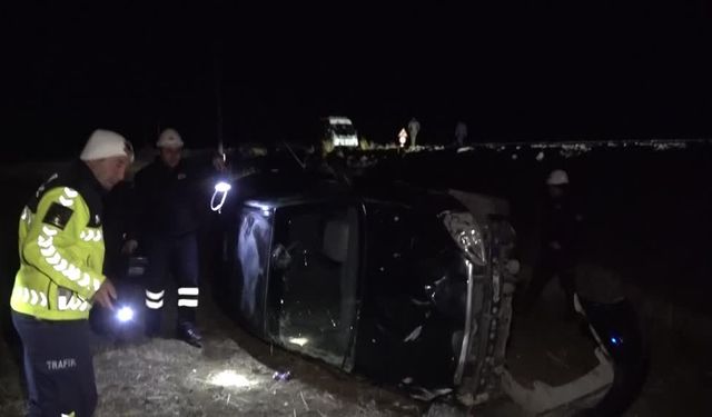 Kars'ta otomobil şarampole devrildi: 4 kişi yaralandı