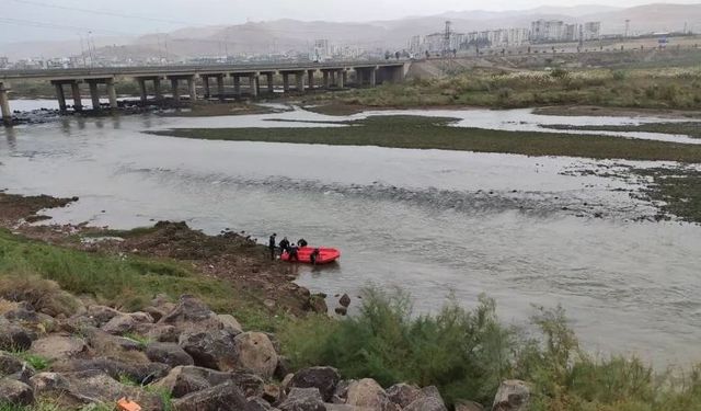 Kayıp genç için Dicle Nehri'nde arama çalışması başlatıldı