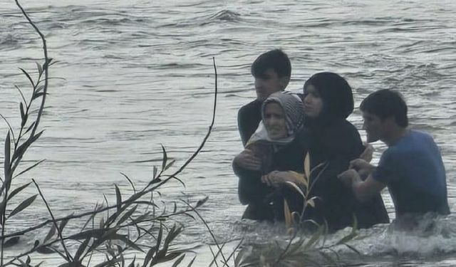 Murat Nehri’nde mahsur kalan aile kurtarıldı