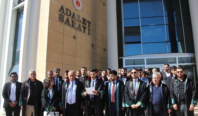 Şırnak’ta genç avukatlar CMK ücret tarifesinin değiştirilmesi için basın açıklaması yaptı
