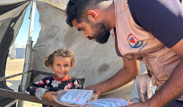 Yetimler Vakfı Gazze'de her gün sıcak yemek dağıtımında bulunuyor