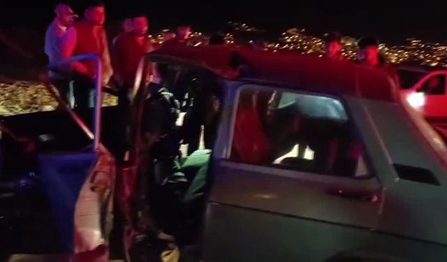 Adana'da iki otomobil çarpıştı: 7 yaralı