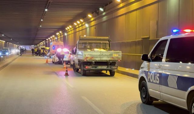 Adana’da karşı şeride geçen cip panelvana çarptı: 2 ölü