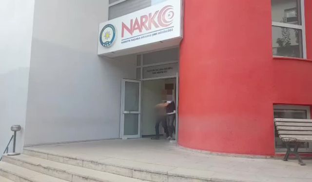 Adana'da uyuşturucu operasyonları: 39 firari yakalandı