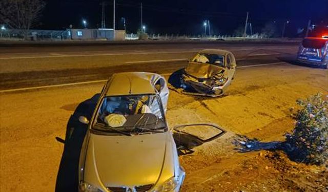 Adıyaman'da iki otomobil çarpıştı: 8 yaralı