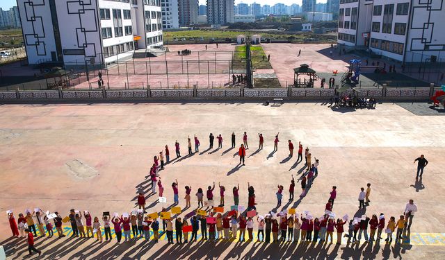 Diyarbakır'da öğrenciler 'akran zorbalığı'na karşı etkinliklerle bilinçlendiriliyor
