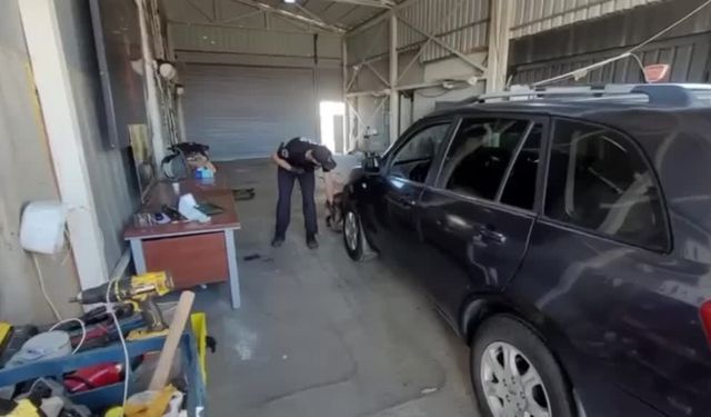 Ağrı'da yabancı plakalı otomobilde 15 kilogram madde yakalandı