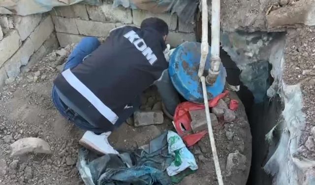 Ağrı'da yer altına gömülü tankta 3 bin litreden fazla kaçak motorin ele geçirildi