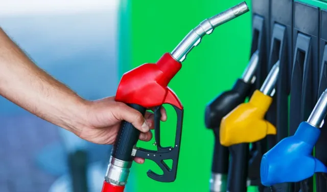 Akaryakıtta çifte indirim bekleniyor