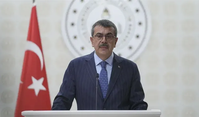 Bakan açıkladı: Ara tatil kalkıyor mu?