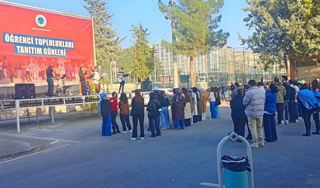 Batman Üniversitesi'nde eğlence etkinliklerine tepki