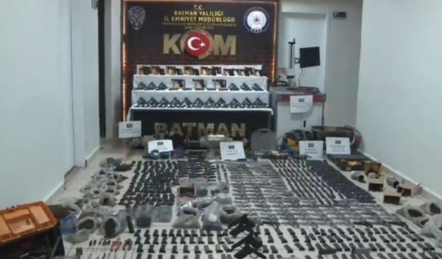 Batman'da silah kaçakçılarına büyük darbe: 2 binden fazla silah ele geçirildi