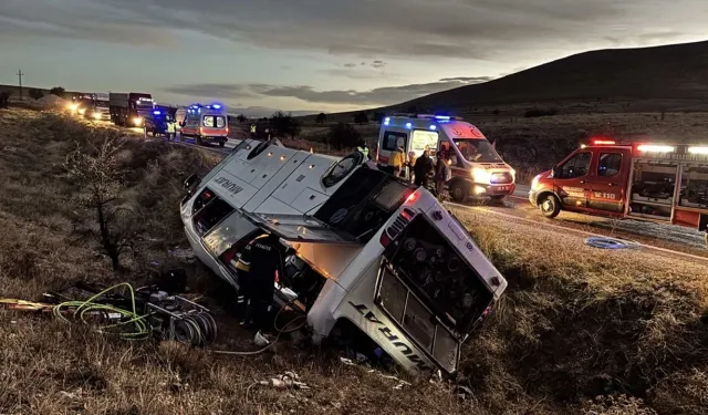 Elazığ yolcu otobüsü şarampole devrildi: 2 ölü, 21 yaralı