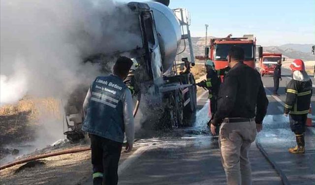 Gaziantep'te seyir halindeki beton mikserinde yangın çıktı