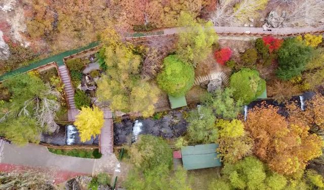 Günpınar Şelalesi renk cümbüşüyle ziyaretçilerini ağırlıyor