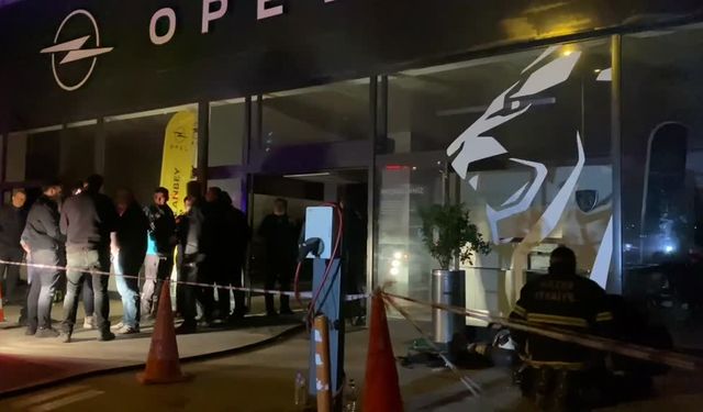 Hatay'da 7 katlı binada yangın: 2 kişi öldü