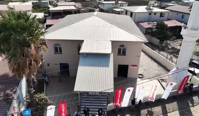 Hatay’da depremde yıkılan Aksa Camisi yeniden ibadete açıldı