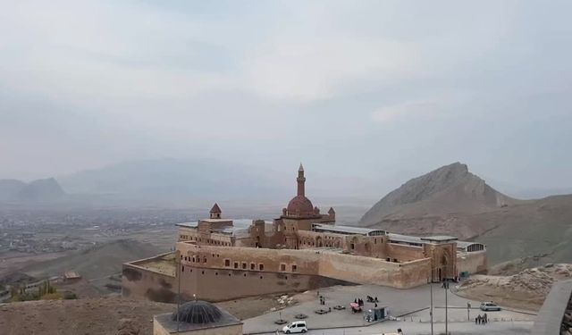 İshak Paşa Sarayı'nda ara tatil yoğunluğu