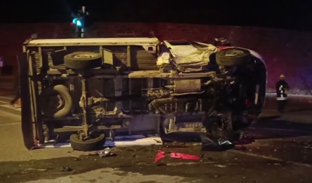 Kars'ta kamyonet ile pikabın çarpıştığı kazada 3 kişi yaralandı