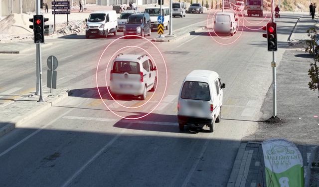 Kırmızı ışık ihlali yapan 990 araca ceza yazıldı
