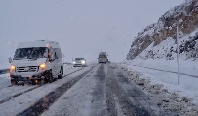 Kubbe Dağı beyaza büründü