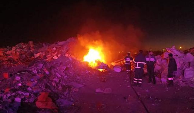 Mardin'de hurdalık alanda yangın