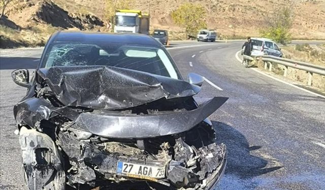 Siirt’te iki otomobil çarpıştı: 4 yaralı