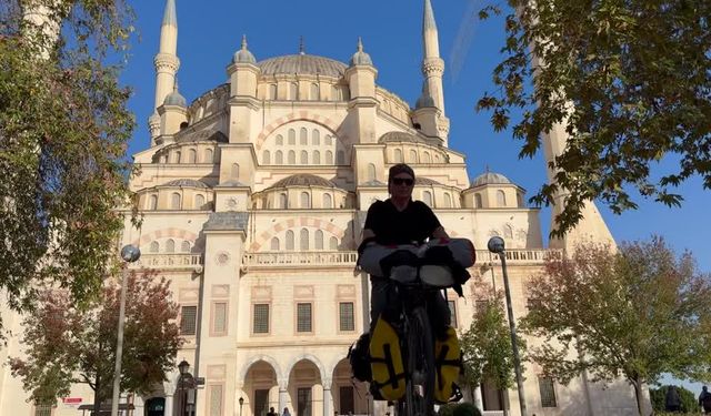 Umreye gitmek için Balıkesir'den bisikletiyle yola çıkan kişi Adana'ya ulaştı