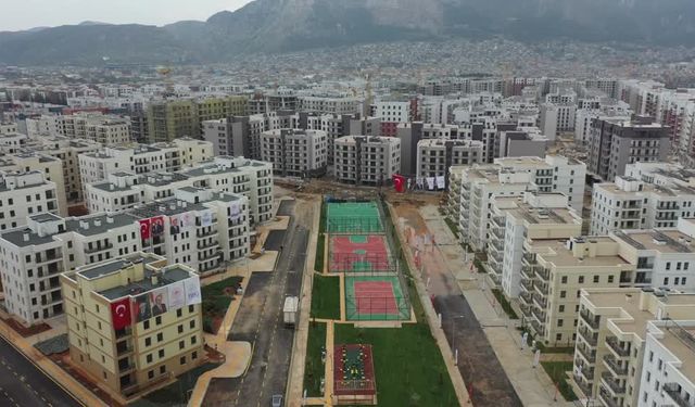 Vali, kentteki konut ve iş yeri çalışmalarını değerlendirdi