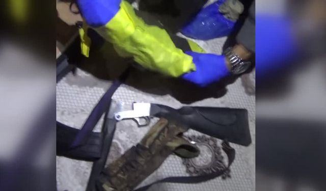 Van'da ruhsatsız silahlar ele geçirildi