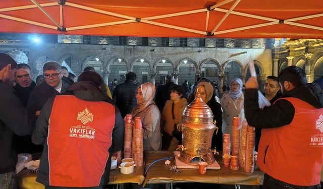 Diyarbakır ve çevre illerde kandil dolayısıyla salep ikramında bulunuldu