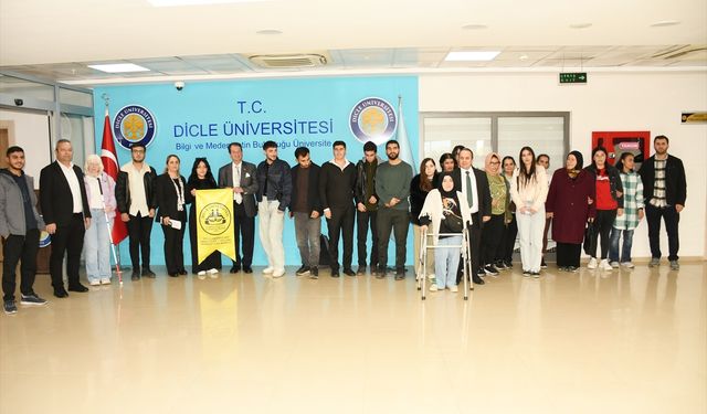 Diyarbakır'da 'Yapay Zeka ile Üniversite ve Toplum Yaşamı' semineri düzenlendi