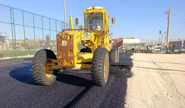 Nusaybin İlçe Stadyumu'nun çevresindeki yola asfalt serildi