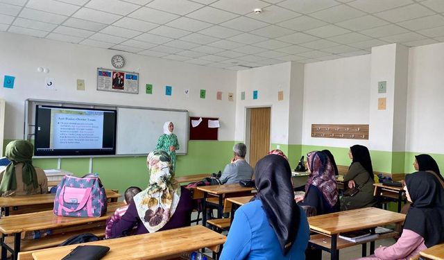 "Aile Okulu" kurslarından 150 bini aşkın veli yararlandı