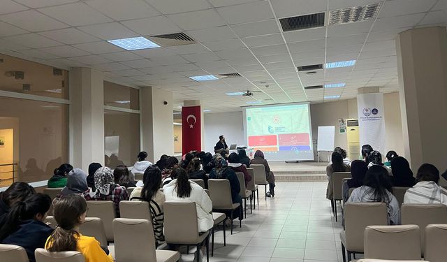 Batman'da kız öğrencilere "madde bağımlılığı" semineri