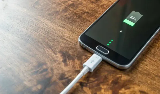 Cep telefonu bataryası büyük bir gürültüyle patladı