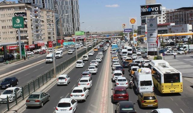 Diyarbakır'da trafik çilesi büyüyor: "Her yere 5 dakika" sözü tarih oldu