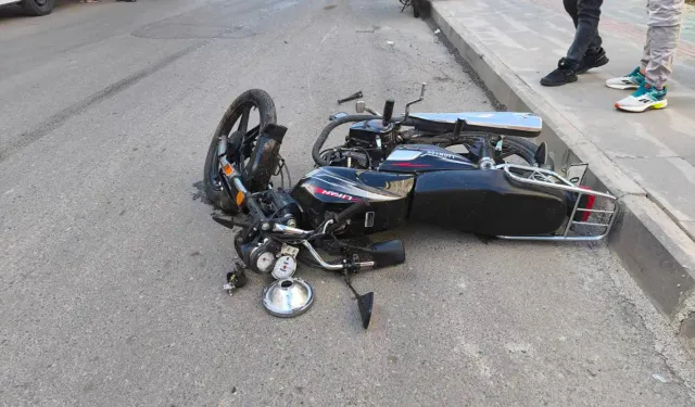 Diyarbakır'da araç ile motosiklet çarpıştı: 1 yaralı