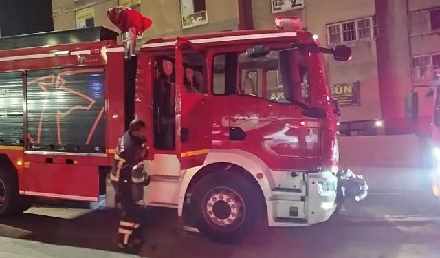 Diyarbakır'da kapı açılmayınca panik yaşandı: Ekipler merdivenle daireye ulaştı