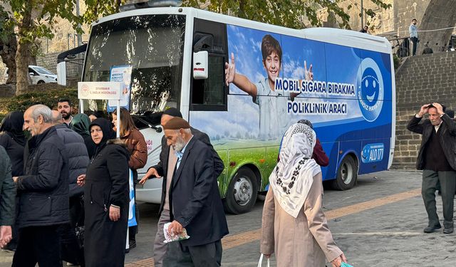 Diyarbakır’da mobil sigara bırakma polikliniği Sur'da dolaştı