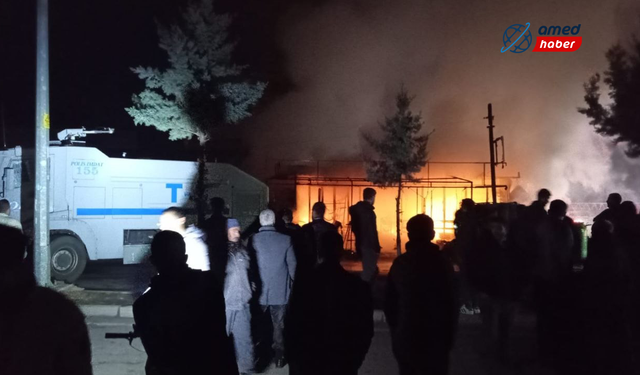 Dicle'de yangın: Bir işyeri küle döndü