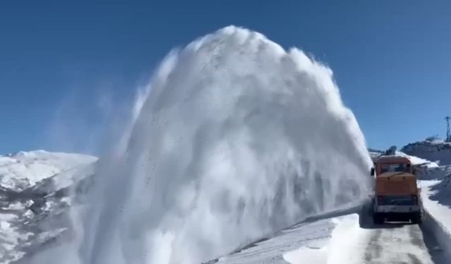 Elazığ'da kardan kapanan 79 köy yolu ulaşıma açıldı